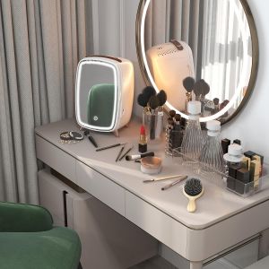 Nevera para cosméticos de Biologique Recherche. Es la que utilizamos en Boutique Biologique para conservar los productos. 